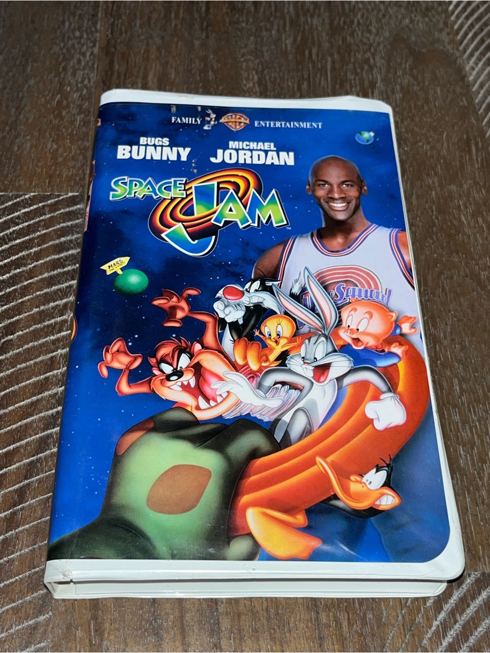 Space Jam (VHS, 1997, Clam Shell) w Collectible Coin Michael Jordan Looney Tunes